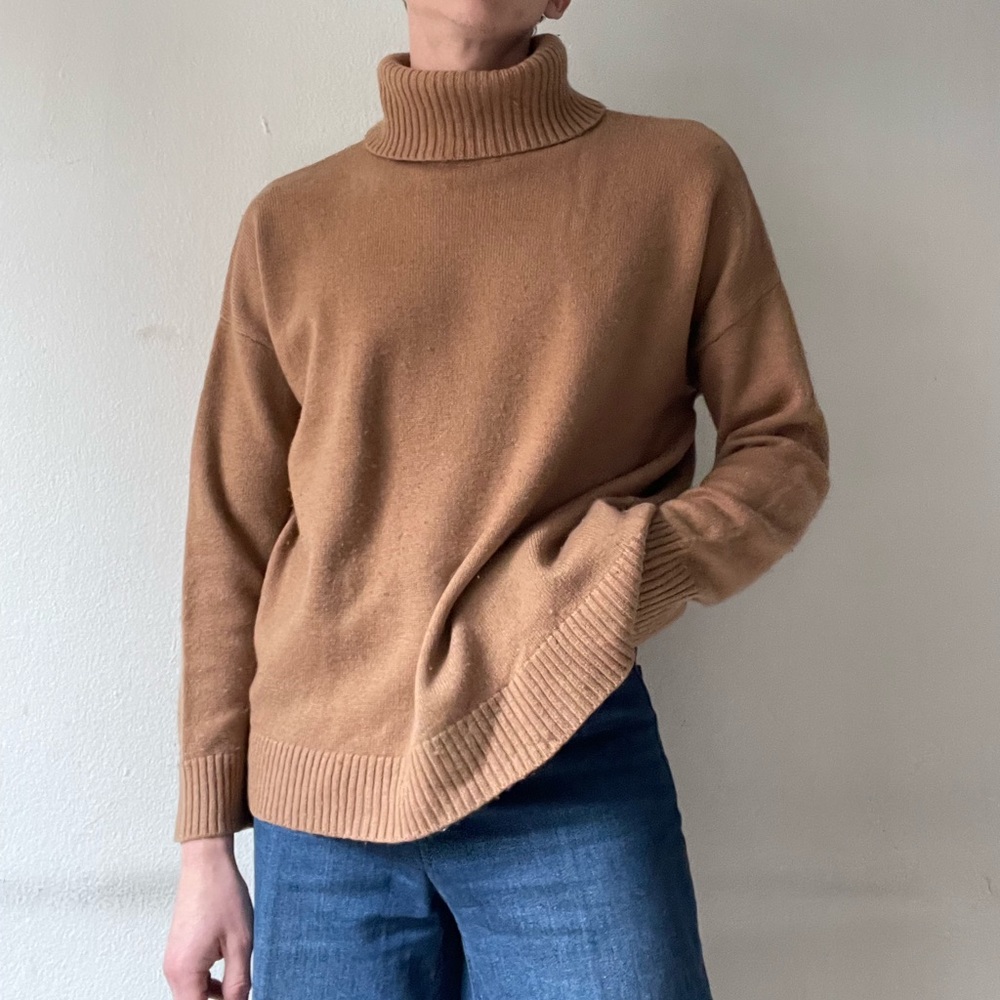 WOOL-CASHMERE TURTLENECK